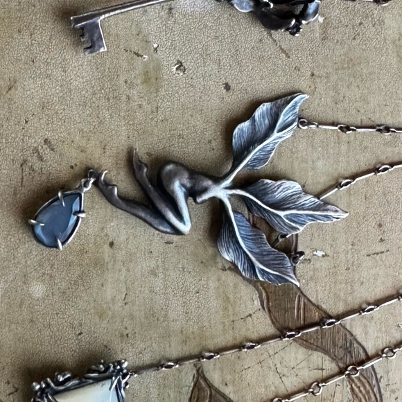 Blood milk mamdagora necklace with grey moonstone - Picture 3 of 3